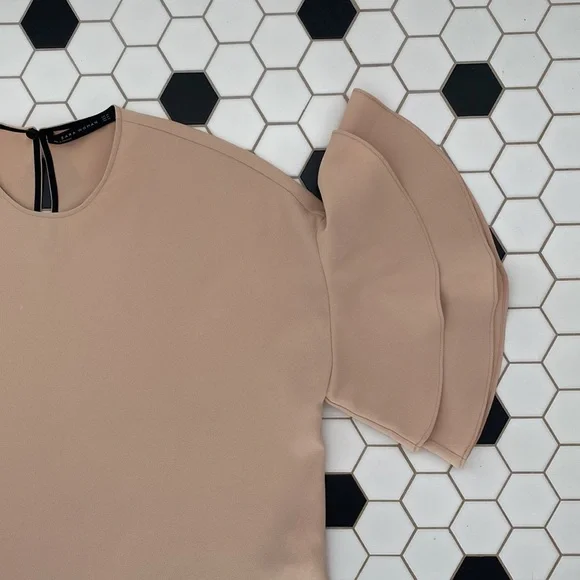 ZARA | CROPPED BLOUSE WITH FLUTTER SLEEVE DETAIL - Picture 2 of 5